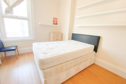 3 bedroom apartment for sale, Portland Mansions, London, SE25