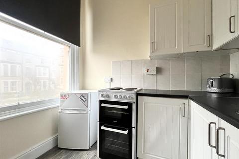 Studio to rent, Westbourne Grove, Scarborough