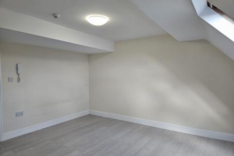 Studio to rent, Lady Margaret Road, Southall UB1