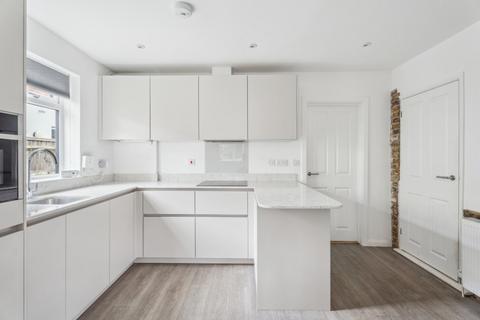 169 Cherry Tree Road, Beaconsfield, HP9 1BB