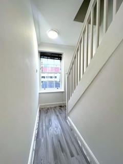 4 bedroom flat to rent, Euston, London NW1