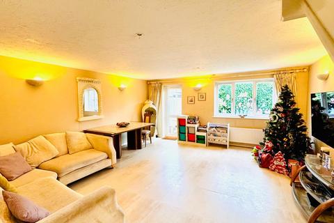 3 bedroom detached house for sale, Burket Close,  Southall, UB2