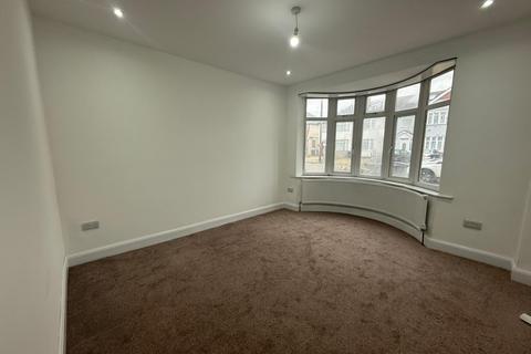 5 bedroom terraced house to rent, St. Peters Road, Southall UB1