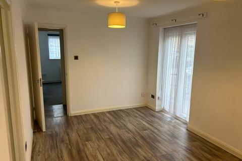 1 bedroom flat to rent, Menzies Avenue, Laindon SS15