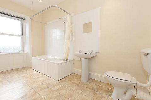 2 bedroom flat to rent, Swadford Street, Skipton, UK, BD23