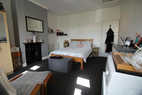 2 bedroom terraced house for sale, Carr House Gate, Wyke