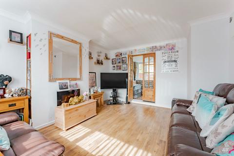 3 bedroom semi-detached house for sale, Brasier Road, Norwich