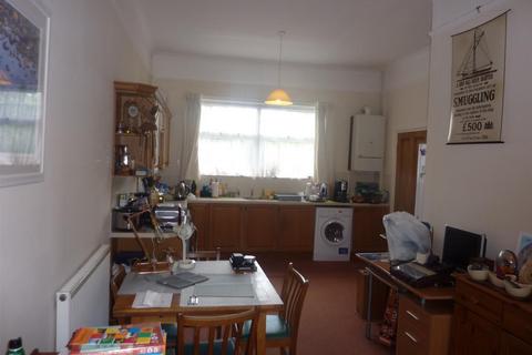 2 bedroom maisonette to rent, Melcombe Avenue, Weymouth