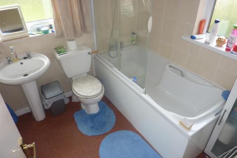 2 bedroom maisonette to rent, Melcombe Avenue, Weymouth