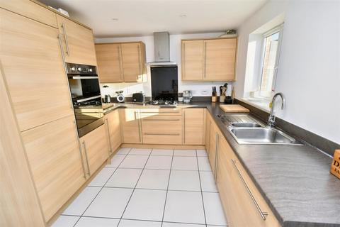 3 bedroom townhouse for sale, Mendip Way, Corby NN18