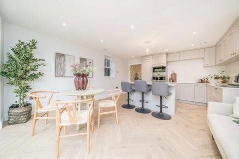 4 bedroom house for sale, Station Road, Hampton TW12