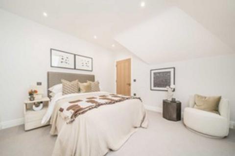 4 bedroom house for sale, Station Road, Hampton TW12