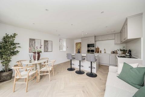 4 bedroom house for sale, Station Road, Hampton TW12