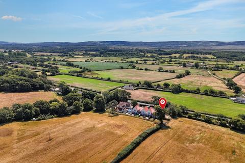 3 bedroom end of terrace house for sale, East Stoke