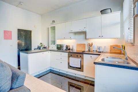 1 bedroom flat to rent, Clarence Square, Brighton, East Sussex, BN1