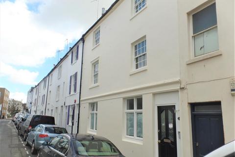 3 bedroom flat to rent, Cross Street, Hove