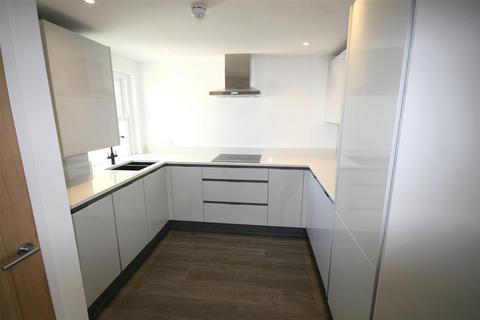 3 bedroom flat to rent, Cross Street, Hove