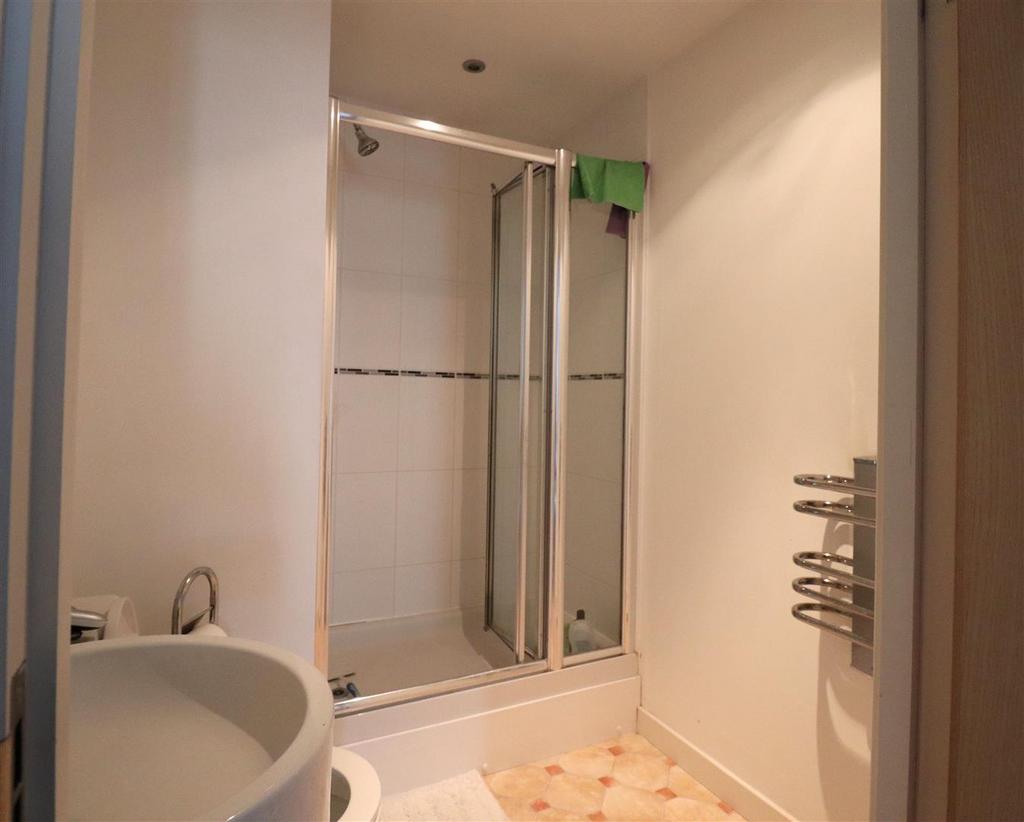 117 Alpha En suite.JPG