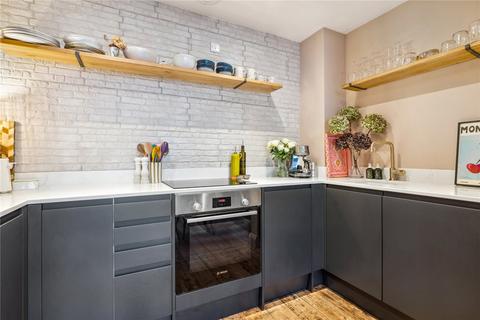 2f Almeric Road, London, SW11 1HL