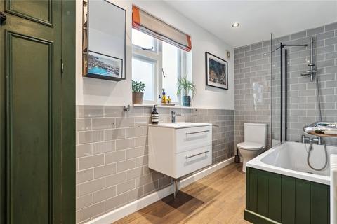 2f Almeric Road, London, SW11 1HL