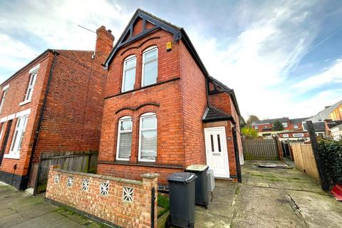 3 bedroom detached house to rent, Halls Road, Stapleford, Nottingham NG9