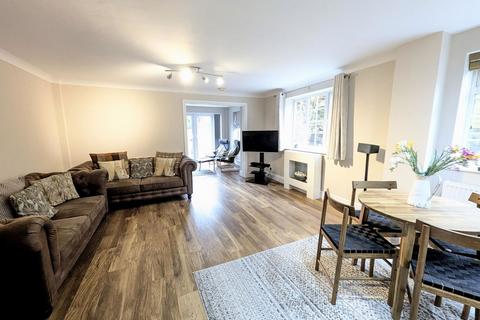 2 Beacon Bottom, Park Gate, Southampton, SO31 7GQ
