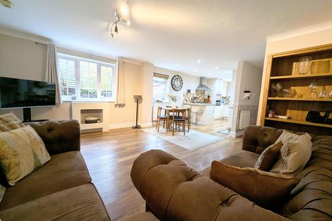 2 Beacon Bottom, Park Gate, Southampton, SO31 7GQ