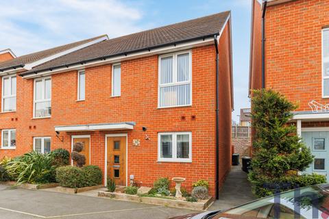 2 bedroom end of terrace house for sale, East Cowes PO32