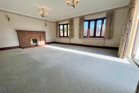 3 bedroom bungalow to rent, Bridge Street, Fareham PO14