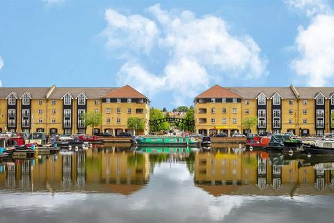 2 bedroom apartment to rent, Evans Wharf, Apsley Lock