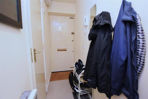 Studio for sale, Heathfield Drive, Mitcham CR4