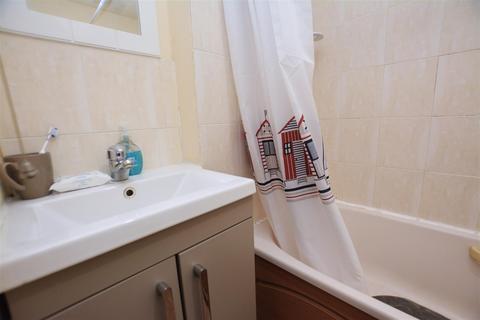 Studio for sale, Heathfield Drive, Mitcham CR4