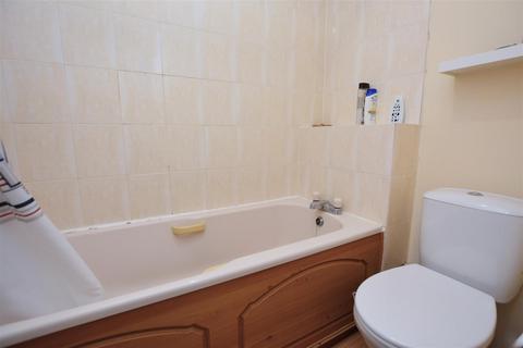 Studio for sale, Heathfield Drive, Mitcham CR4