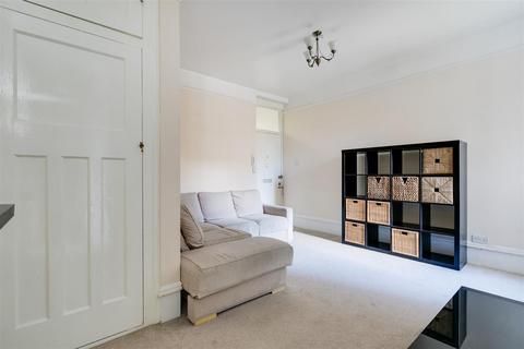 2 bedroom flat to rent, Arlington Park Mansions, Sutton Lane North, London