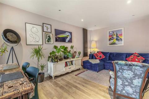 2 bedroom flat for sale, Florida Street, London E2