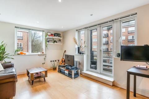 2 bedroom flat for sale, Dorey House, Brentford, TW8