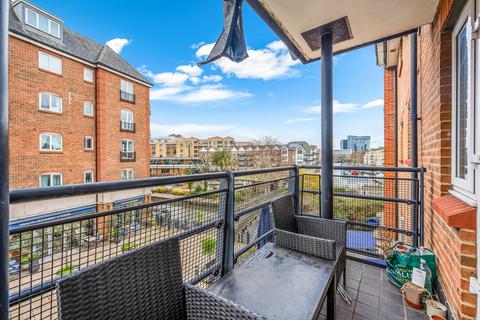 2 bedroom flat for sale, Dorey House, Brentford, TW8