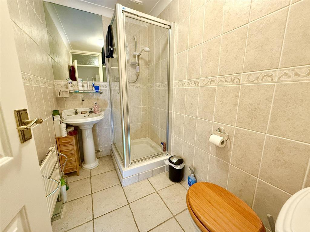 En suite shower