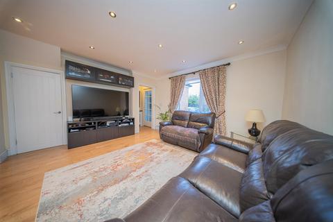 4 bedroom semi-detached house for sale, New Road, Hayes UB3