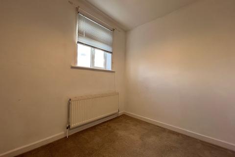 2 bedroom flat to rent, Brailswood Road, Poole BH15