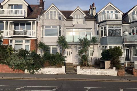 2 bedroom apartment to rent, Leigh-on-Sea SS9