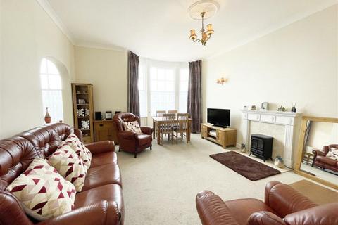 2 bedroom flat for sale, Queens Parade, Scarborough YO12