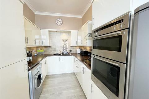 2 bedroom flat for sale, Queens Parade, Scarborough YO12