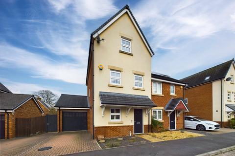 3 bedroom semi-detached house for sale, Warbler Road, Farnborough, Hampshire, GU14