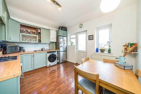 2 bedroom flat for sale, Heath Road, Twickenham TW1