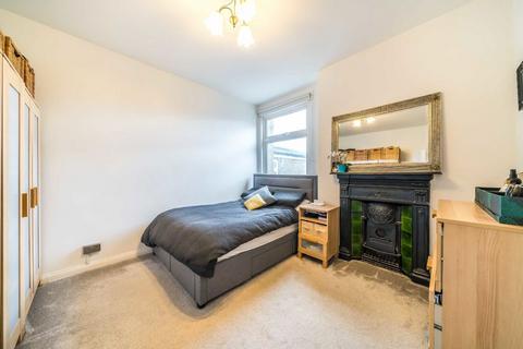 2 bedroom flat for sale, Heath Road, Twickenham TW1