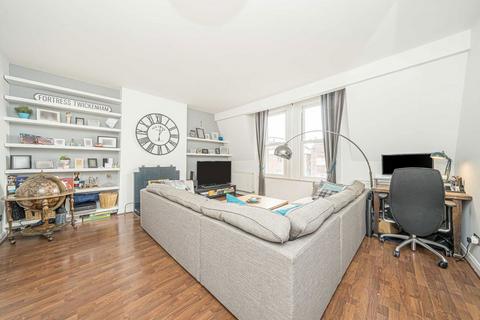 2 bedroom flat for sale, Heath Road, Twickenham TW1