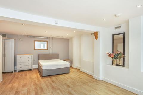 2 bedroom flat to rent, Fenham Road Peckham SE15