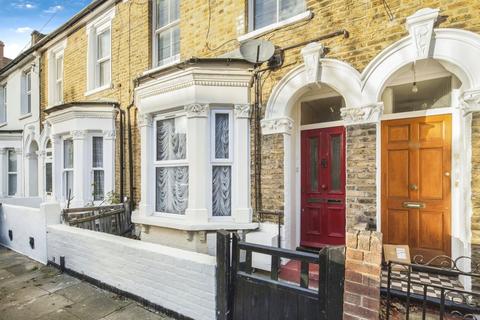 2 bedroom flat to rent, Fenham Road Peckham SE15