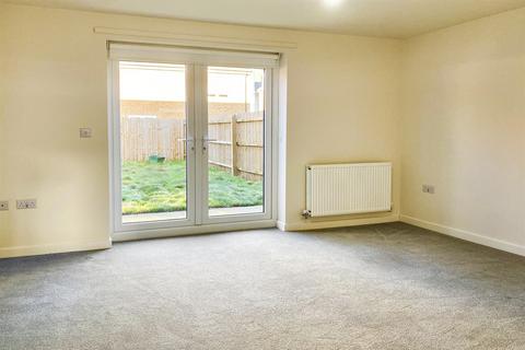 3 bedroom semi-detached house to rent, Gedling NG4